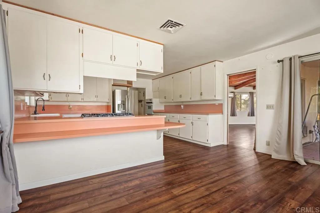 https://cdn.realtyfeed.com/cdn/127/306524763/9d72b310b8063a5657849f0538475366.webp