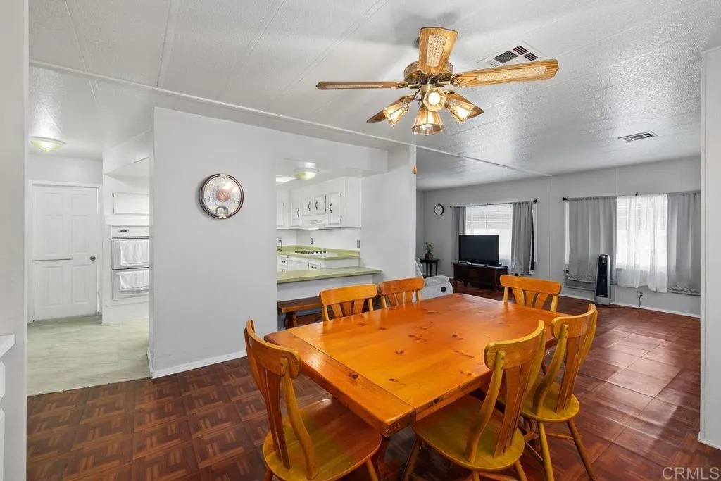 https://cdn.realtyfeed.com/cdn/127/306524801/1abbb849370527b7cc2e12c4794f2482.webp