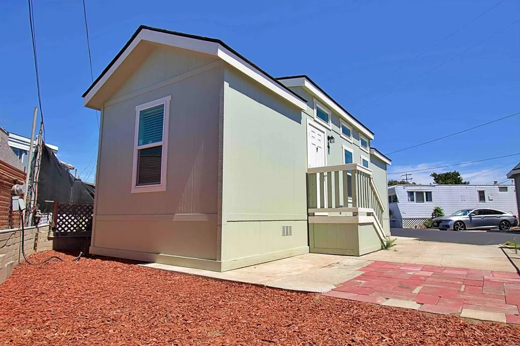 https://cdn.realtyfeed.com/cdn/127/306524802/05abebd1081a38082c3a0ea1898034ef.webp
