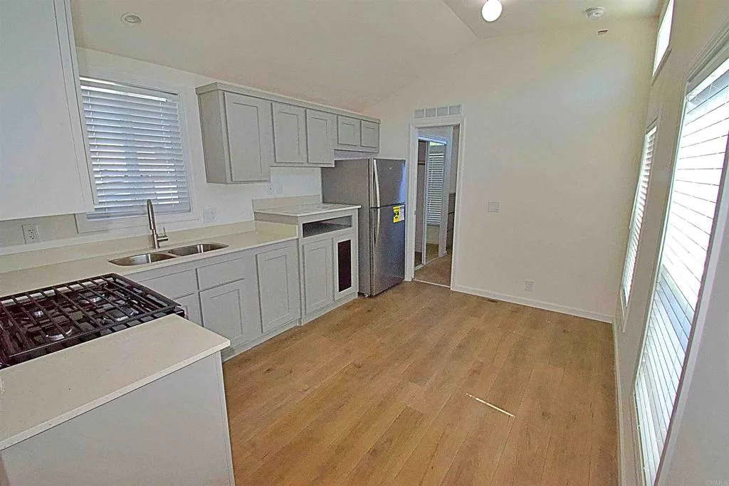 https://cdn.realtyfeed.com/cdn/127/306524802/cdfbe5e64da6374a76ed456ceec93d81.webp