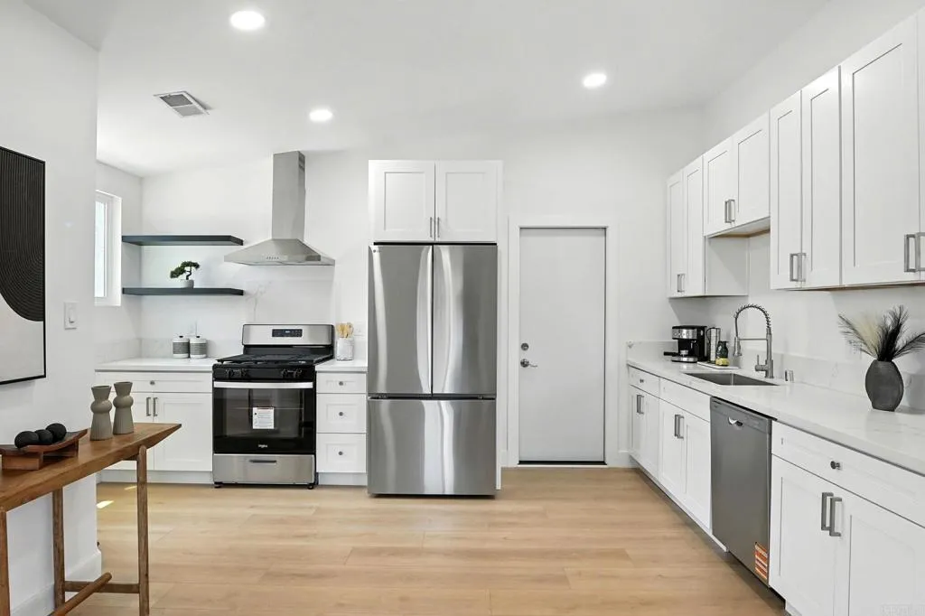 https://cdn.realtyfeed.com/cdn/127/306524810/89aa343057caa42e3a0106b261b23faa.webp