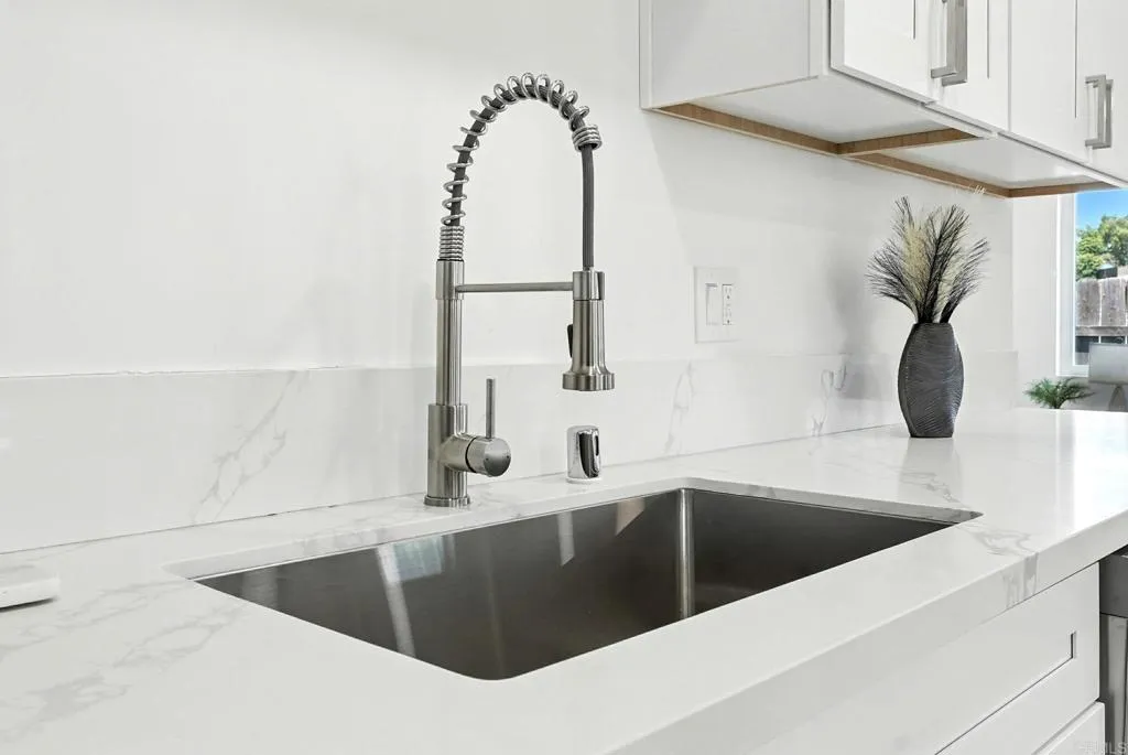 https://cdn.realtyfeed.com/cdn/127/306524810/c1fa183b784f200fb515115c6e96ad76.webp
