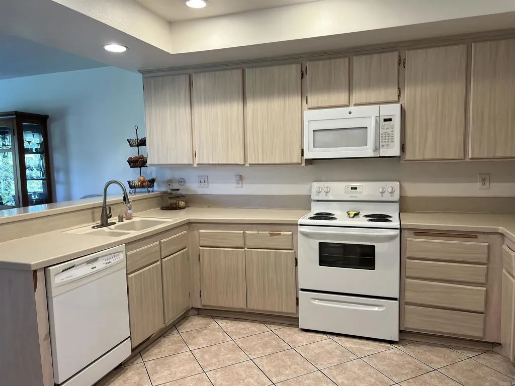 https://cdn.realtyfeed.com/cdn/127/306524811/175bdab20c0338e4d64f90238e1a41b5.webp