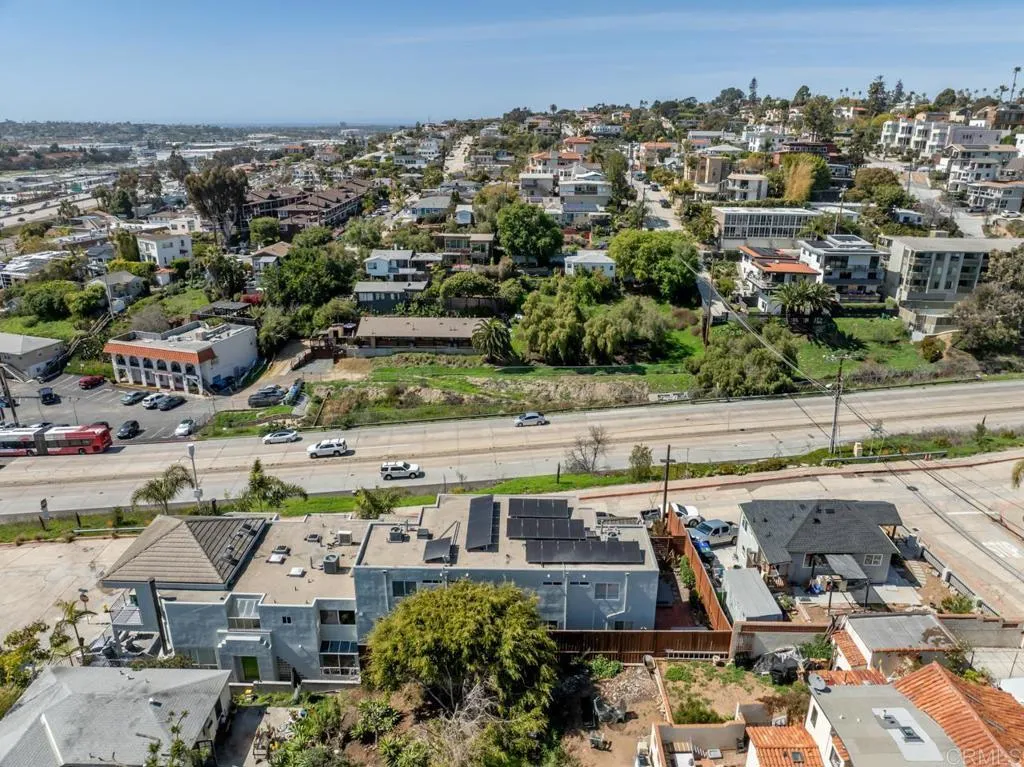 https://cdn.realtyfeed.com/cdn/127/306524836/771ad5c5d37ba0b47aba6b3d4b28f1a6.webp