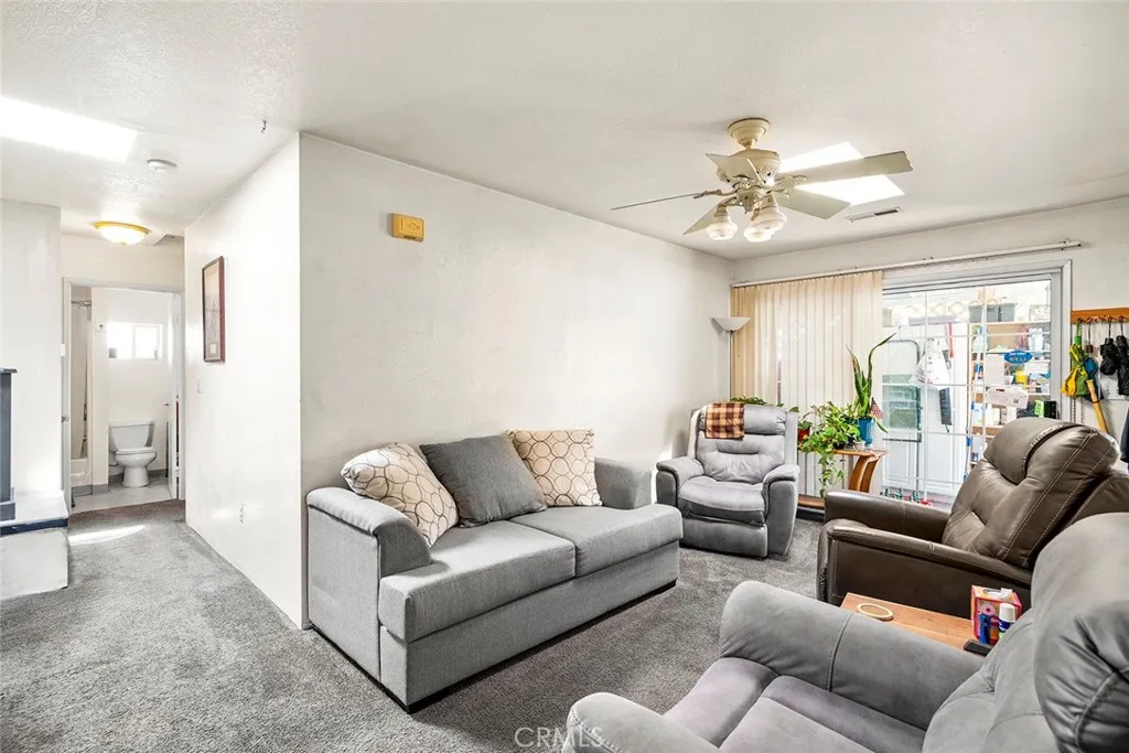 https://cdn.realtyfeed.com/cdn/127/306524852/7bd9d0e6c91640e9c0c16e0745aa29ff.webp
