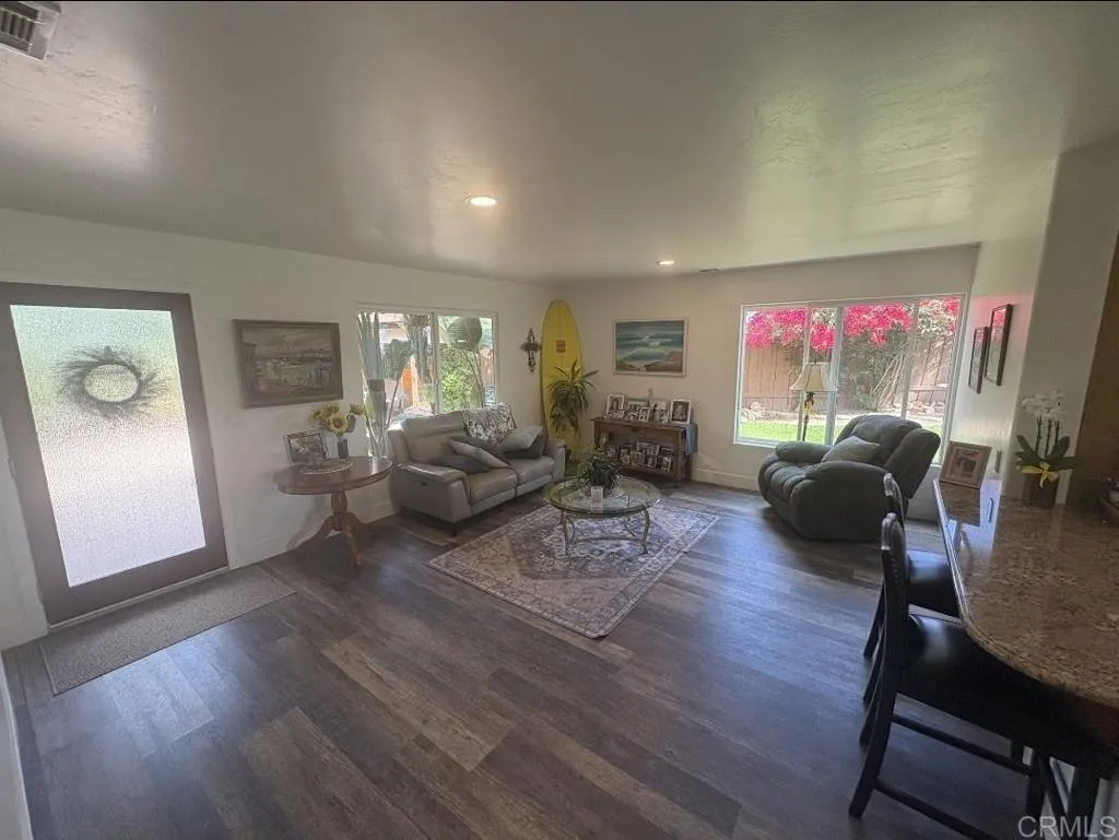 https://cdn.realtyfeed.com/cdn/127/306524862/179032f515f471f01753bedb3064dd40.webp