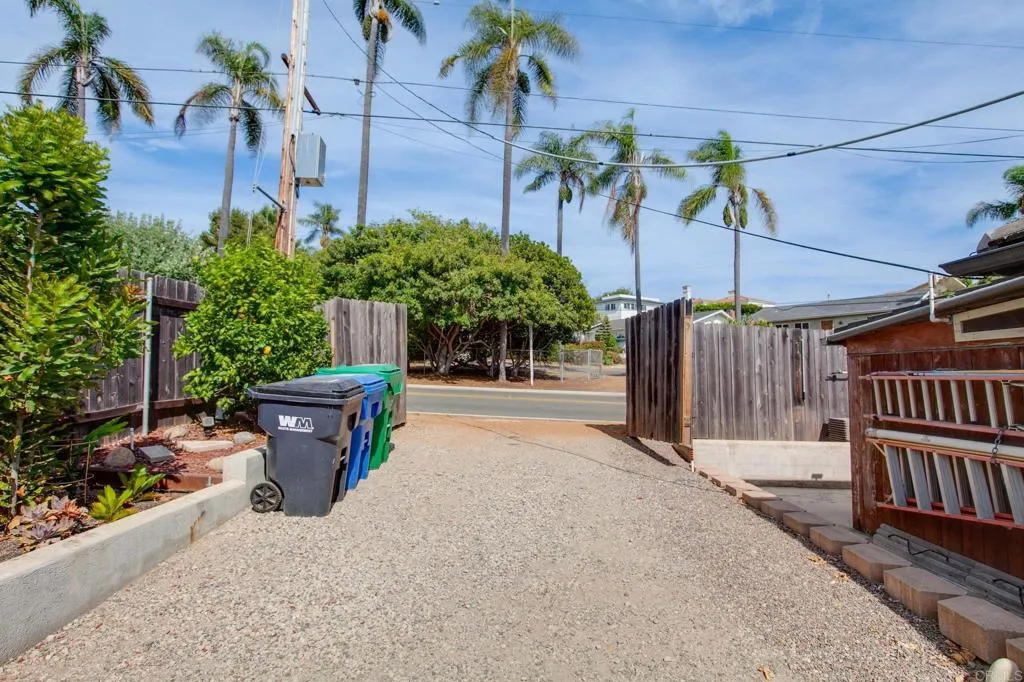 https://cdn.realtyfeed.com/cdn/127/306524865/77843caefc8f76fbc390bcf7e148723e.webp