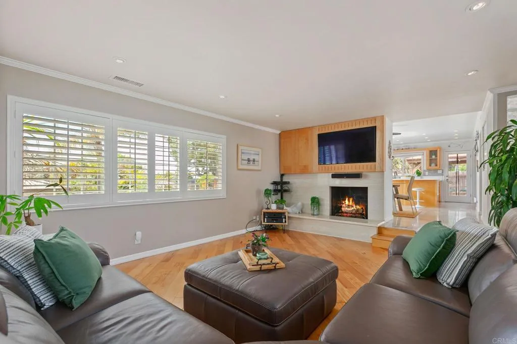 https://cdn.realtyfeed.com/cdn/127/306524865/c3c6f73add11709927f970283f7f00d1.webp