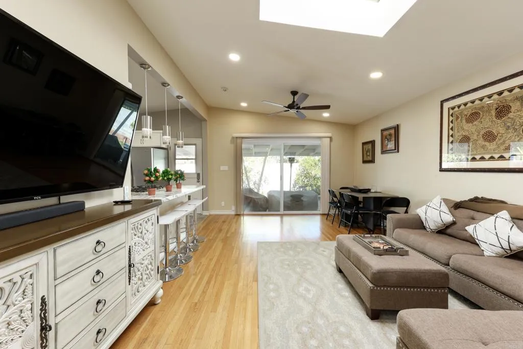 https://cdn.realtyfeed.com/cdn/127/306524866/1fcd9cafc38e164bf650a1a2a54ed7b6.webp