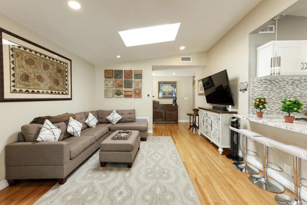 https://cdn.realtyfeed.com/cdn/127/306524866/30d8bce3f3599ec13f65584a905b47de.webp