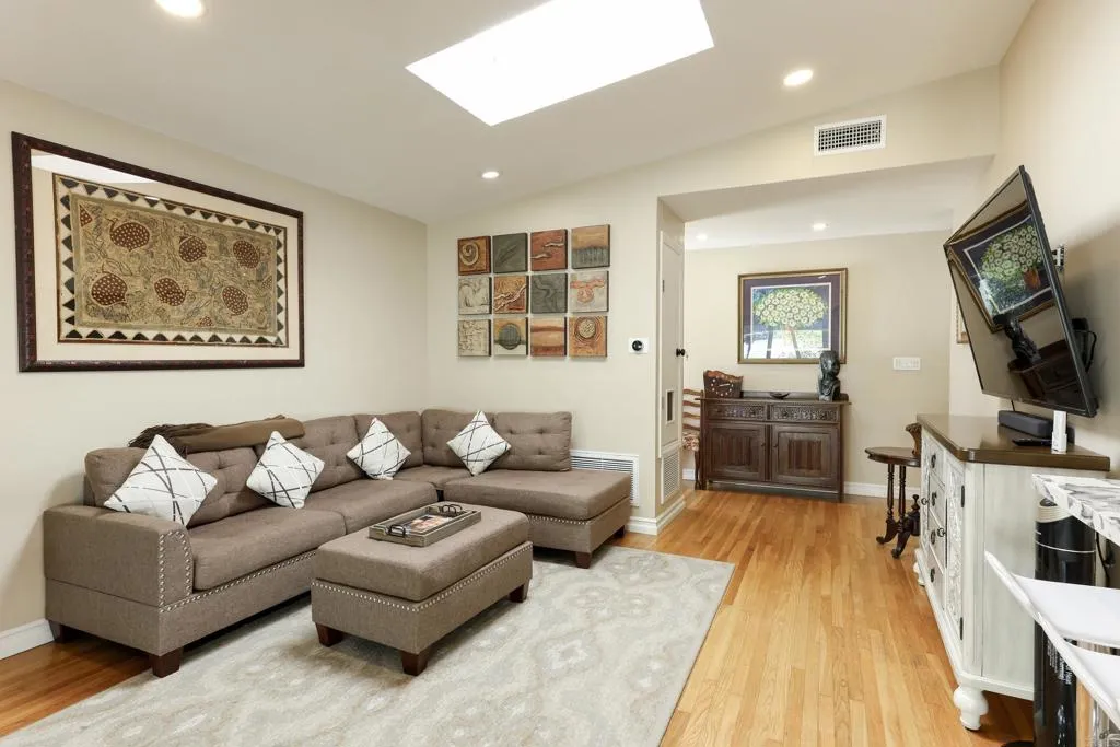 https://cdn.realtyfeed.com/cdn/127/306524866/aa52b882df52408b969aeef71edfd312.webp
