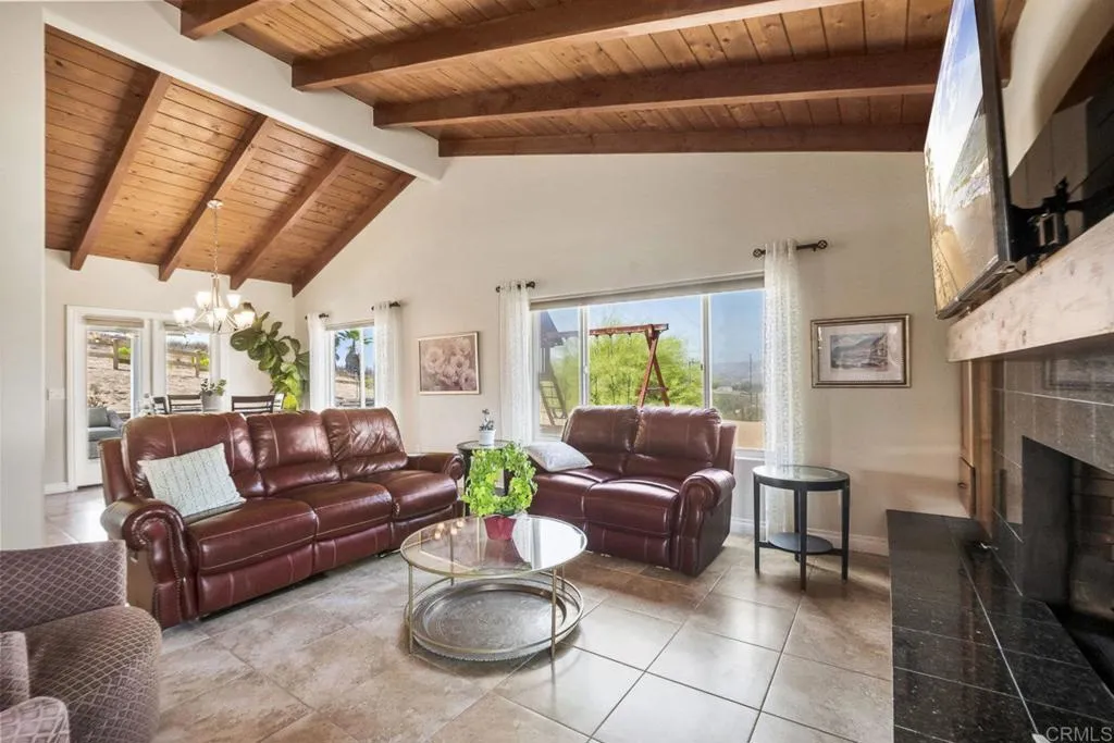https://cdn.realtyfeed.com/cdn/127/306524890/3cf3626f86c32c53190ef76ed93a99fe.webp