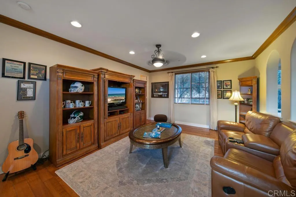 https://cdn.realtyfeed.com/cdn/127/306524892/dad5ec35fcc688ad1565dc64c3f3676e.webp