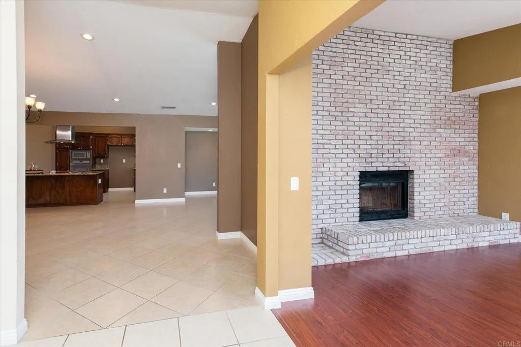 https://cdn.realtyfeed.com/cdn/127/306524894/20e23b04ad0d152976fd044c9541c353.webp