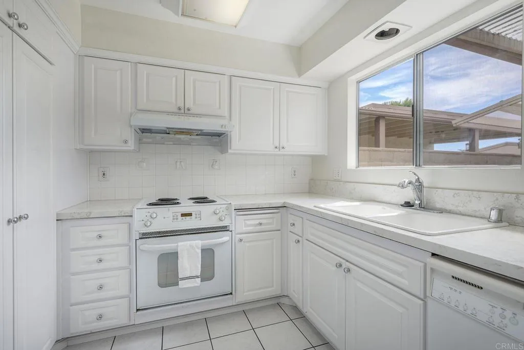 https://cdn.realtyfeed.com/cdn/127/306524924/c55709cb99e03db883e65b05b3cd349c.webp