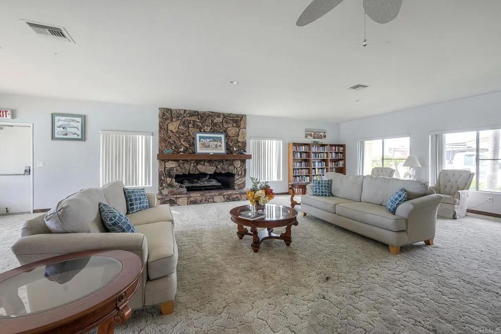 https://cdn.realtyfeed.com/cdn/127/306524924/f1b5eca23b68596caeac32a4b6e281a8.webp