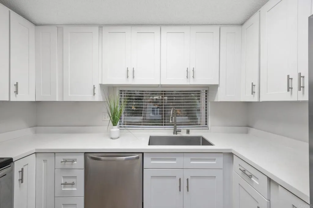 https://cdn.realtyfeed.com/cdn/127/306524969/eeb07d01a9928c925504f876b22de5bd.webp