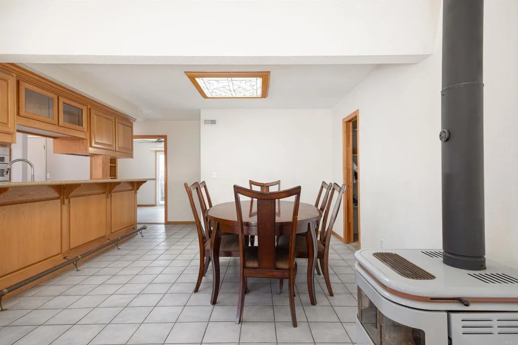 https://cdn.realtyfeed.com/cdn/127/306525022/a5f4bed2abfde29e8681c96b9226f845.webp