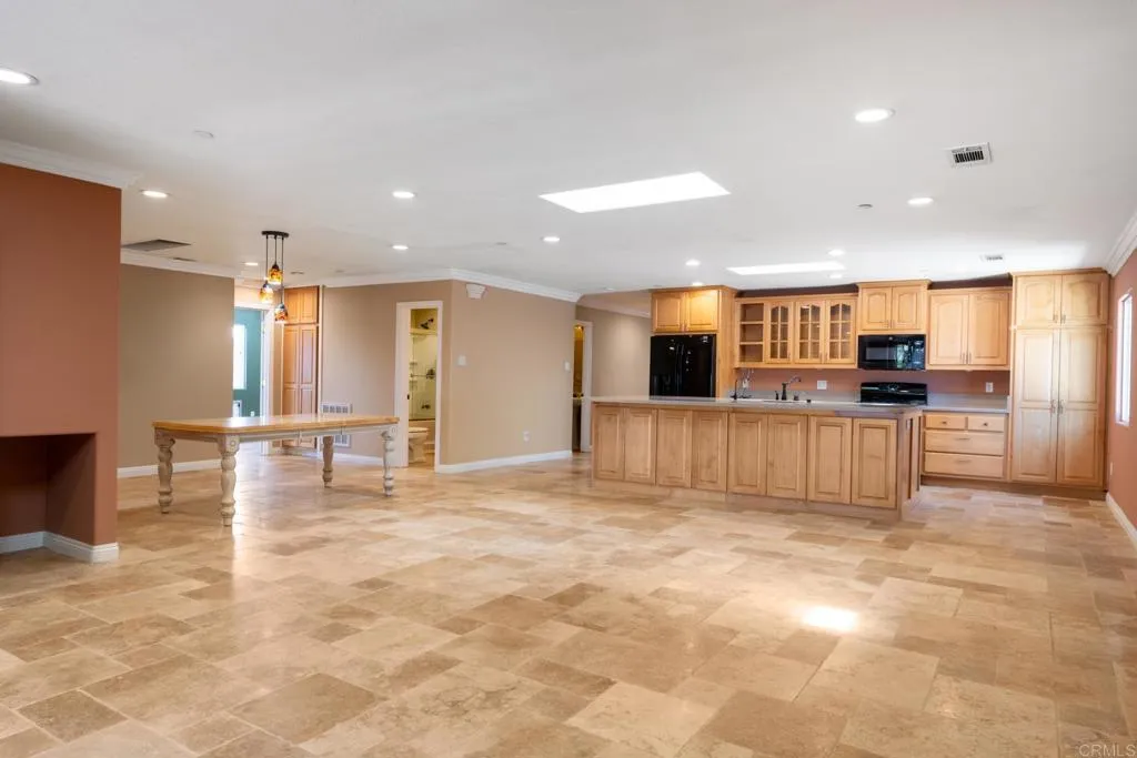 https://cdn.realtyfeed.com/cdn/127/306525061/20516dba86d6632508393488c223c668.webp
