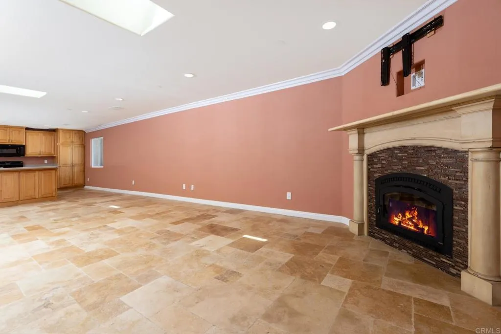 https://cdn.realtyfeed.com/cdn/127/306525061/629e04b5542acc075e189440e2b8e12e.webp