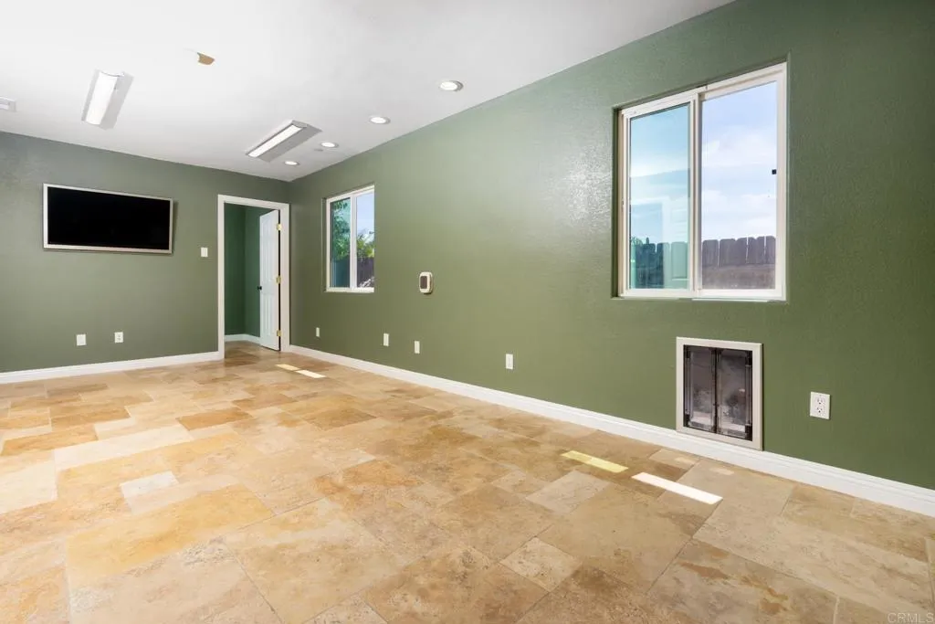 https://cdn.realtyfeed.com/cdn/127/306525061/98aef4f37cf908fbb97995c0d772829d.webp