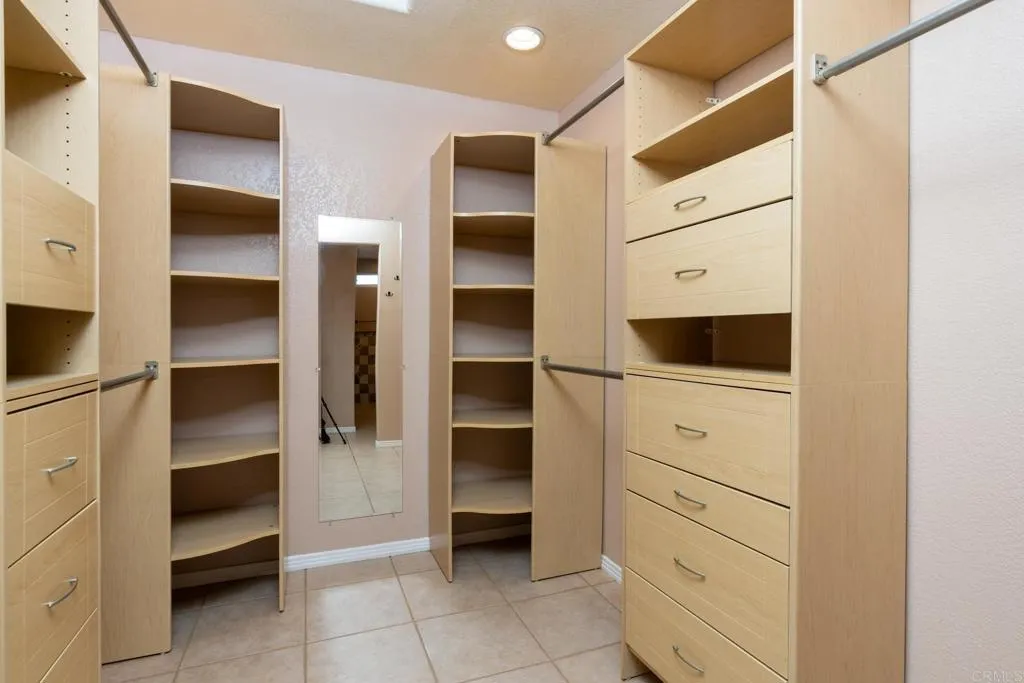 https://cdn.realtyfeed.com/cdn/127/306525061/f37c92b1bb8efee87e32f136db2e75d1.webp