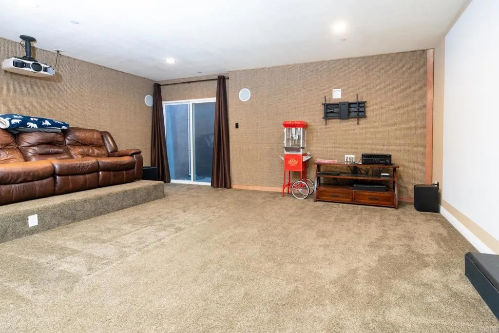 https://cdn.realtyfeed.com/cdn/127/306525061/fb673487743301aa03ca022daf4a9a0d.webp