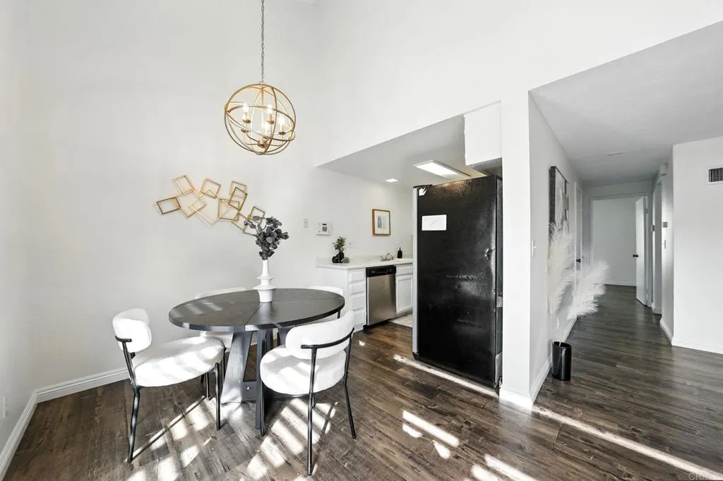 https://cdn.realtyfeed.com/cdn/127/306525107/cdb9946cc17e26230eed4e03bee6f030.webp