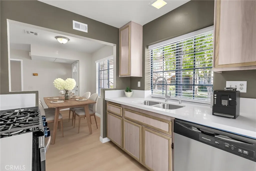 https://cdn.realtyfeed.com/cdn/127/306525120/aa4845bbfc2662a5756e99a02ec33a0c.webp