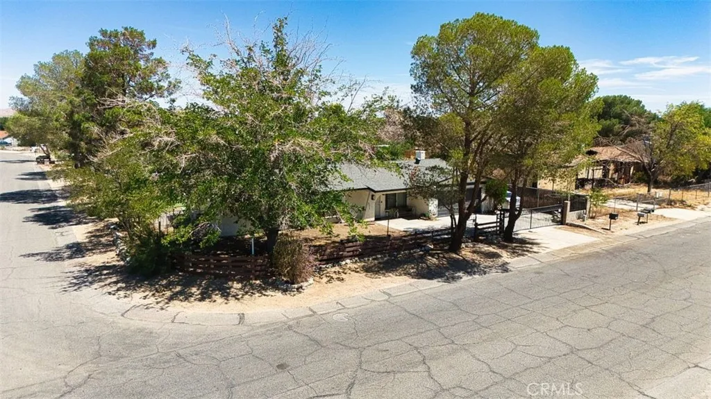 17535 Highacres Avenue, Lake Los Angeles, CA 93591 - Photo 3 of 14, Lake Los Angeles, CA