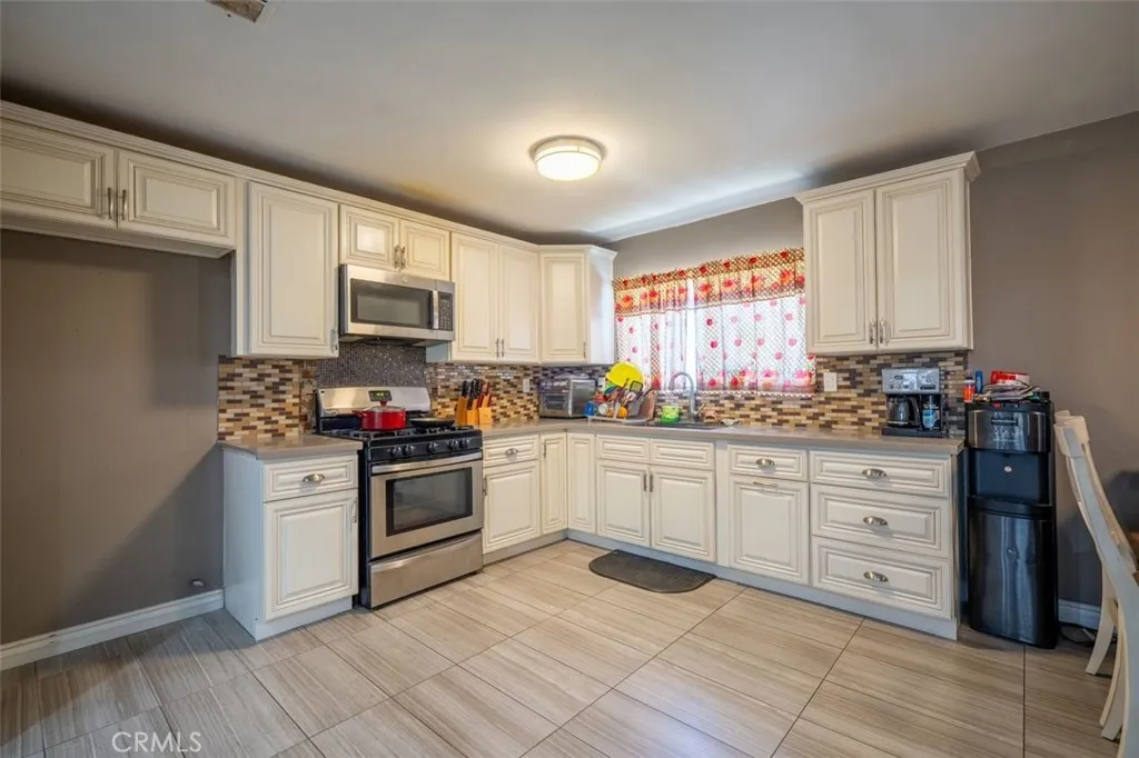 17535 Highacres Avenue, Lake Los Angeles, CA 93591 - Photo 5 of 14, Lake Los Angeles, CA