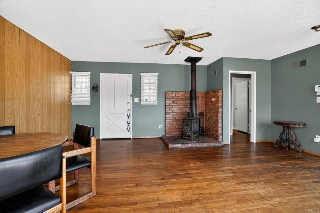 https://cdn.realtyfeed.com/cdn/127/306525157/11bd972bdfe59ad6f6301e5e6cfe559b.webp