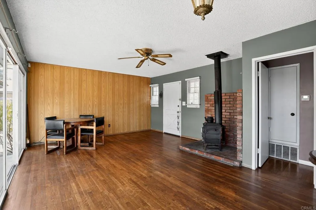 https://cdn.realtyfeed.com/cdn/127/306525157/823dc260493d2d8aef0cdb71b04bb2f8.webp