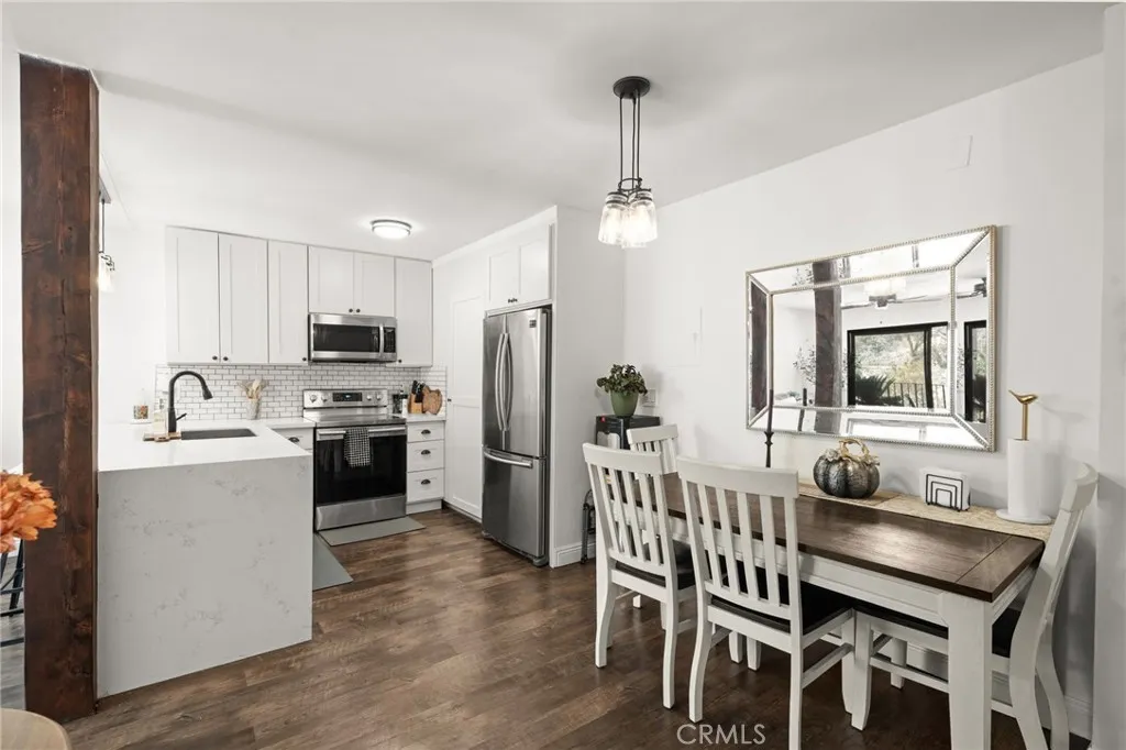 https://cdn.realtyfeed.com/cdn/127/306525170/940294c6e19fffd414c60292ed7b2f85.webp