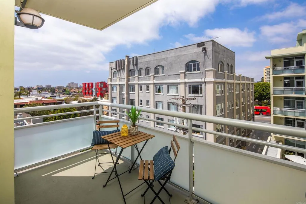 https://cdn.realtyfeed.com/cdn/127/306525254/15f1701f0ffc26a1fa8b40f524412def.webp