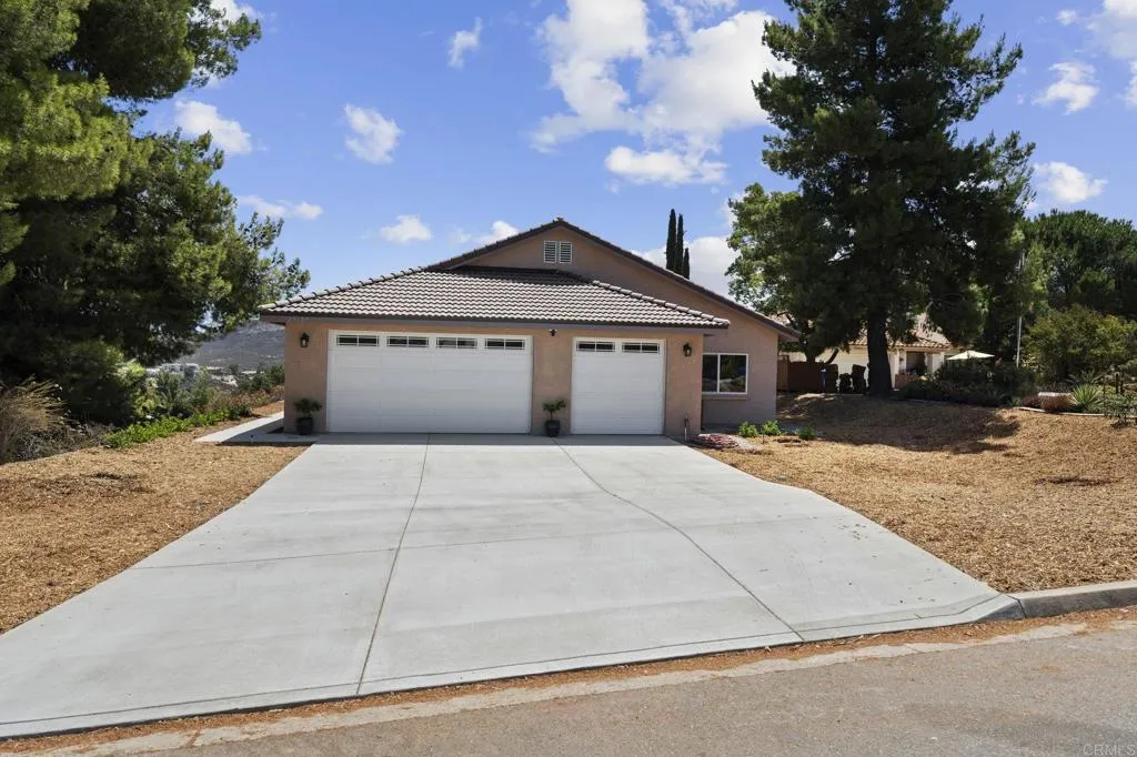 https://cdn.realtyfeed.com/cdn/127/306525255/f4f7ed8b6211b8b43f0f3b919a02ced4.webp