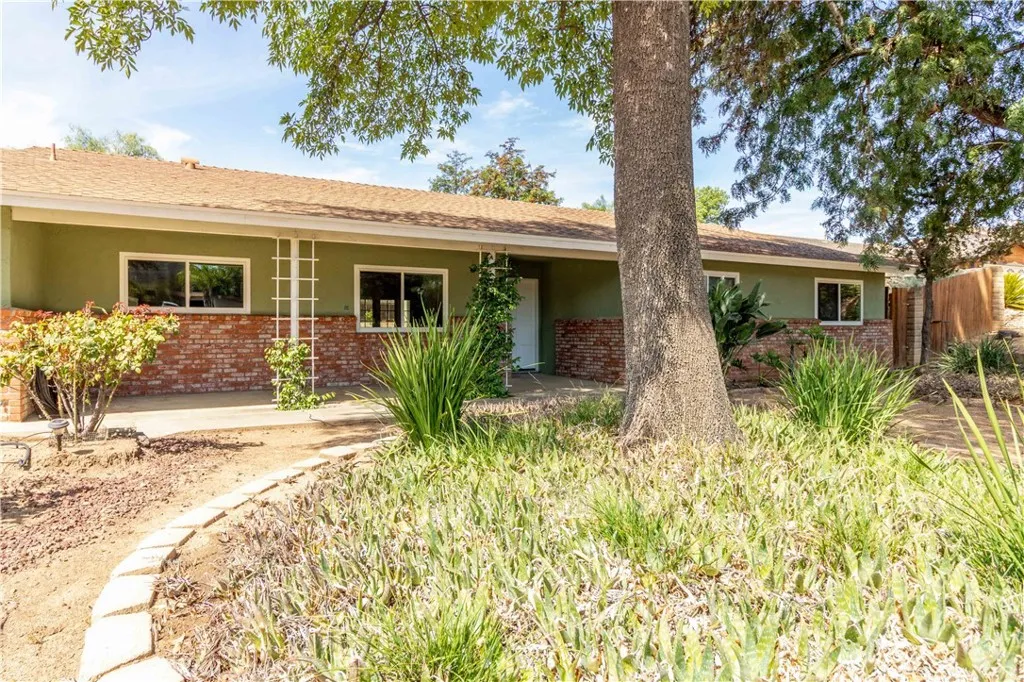 https://cdn.realtyfeed.com/cdn/127/306525341/d79841fe468a5457eba60daac4cce5fa.webp