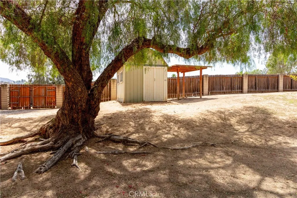 https://cdn.realtyfeed.com/cdn/127/306525341/db5e3a52f1fa41479d2e41a684ddc4bd.webp