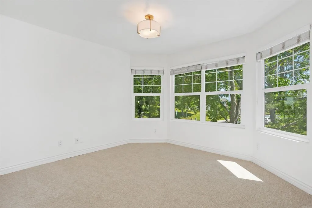 https://cdn.realtyfeed.com/cdn/127/306525359/aad2534ed32c25fd69a4e9890115dd6e.webp