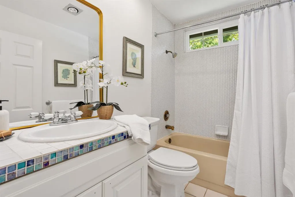 https://cdn.realtyfeed.com/cdn/127/306525359/cdca12f50c87f371425f7a7b3f1e1c05.webp