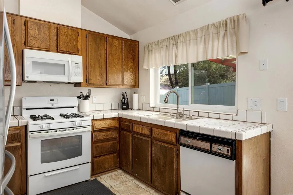 https://cdn.realtyfeed.com/cdn/127/306525373/2402d2386e6ce689a4285a050d05ba35.webp