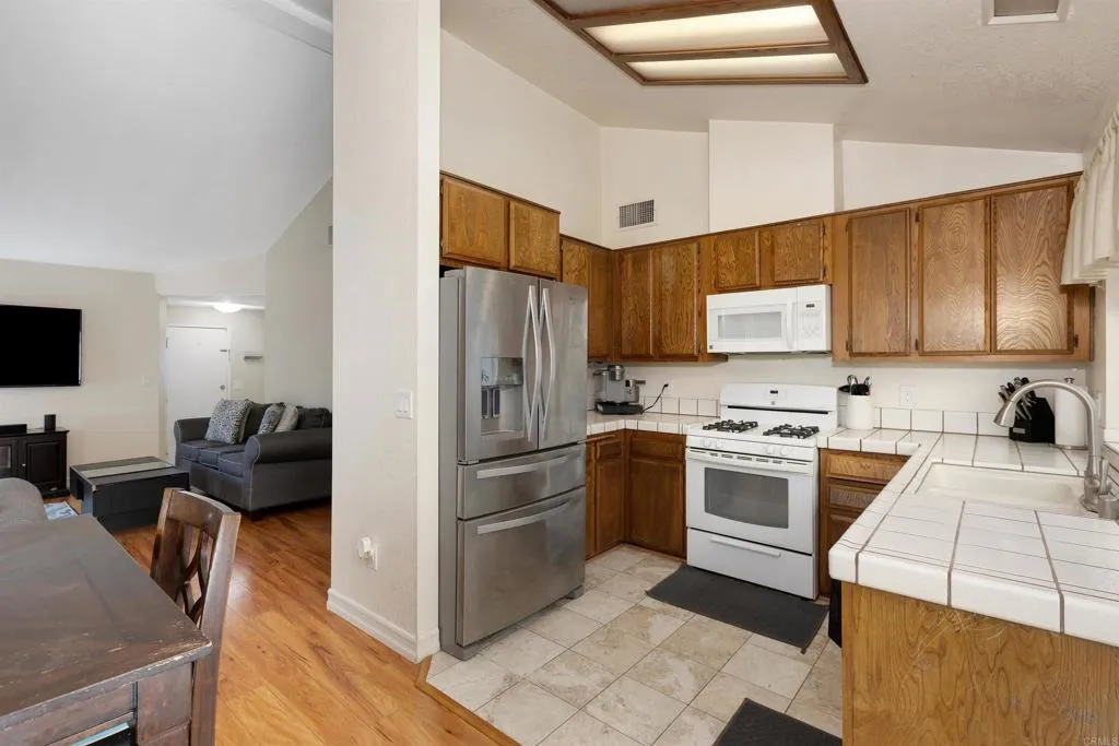 https://cdn.realtyfeed.com/cdn/127/306525373/2c894d0c3161173cfe93bedeab84fde6.webp