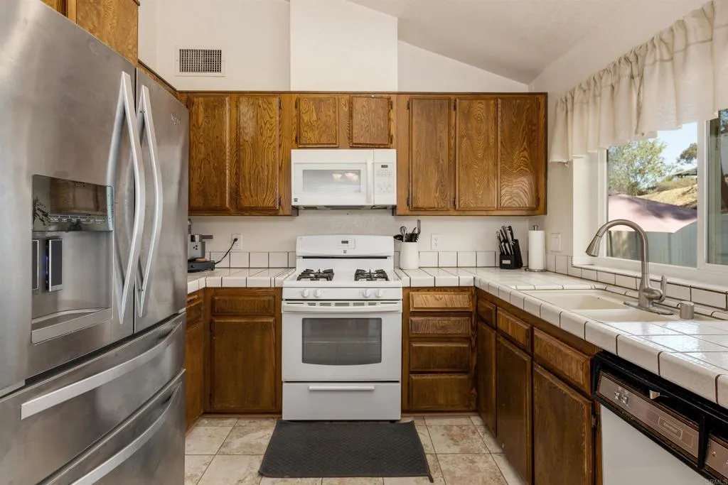 https://cdn.realtyfeed.com/cdn/127/306525373/34e40ffe5be0b6de5e4005aaac8260b7.webp