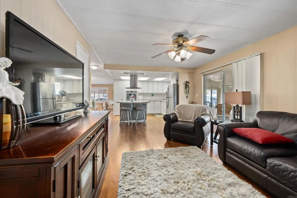 https://cdn.realtyfeed.com/cdn/127/306525472/bfa4f8fd9d5ba78ffe80ea8025ee003d.webp