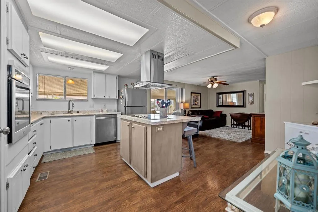 https://cdn.realtyfeed.com/cdn/127/306525472/c4e9425914ebf5041cef6cc0f5bb92da.webp