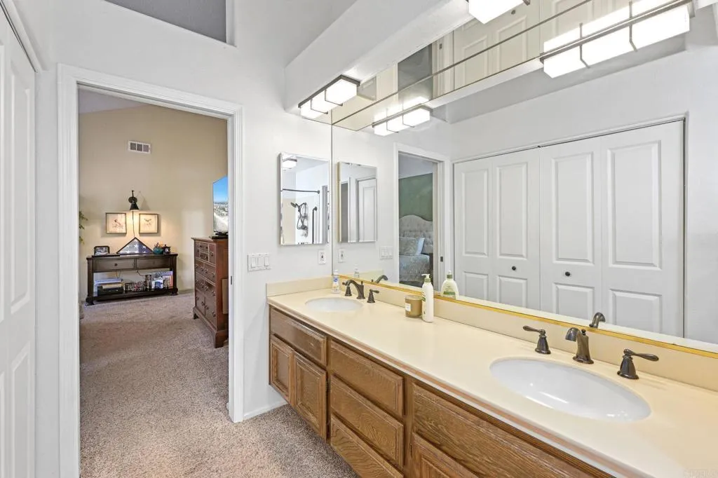 https://cdn.realtyfeed.com/cdn/127/306525480/37b9a1d38fe0a6ea2c0c6f4752bf89ba.webp
