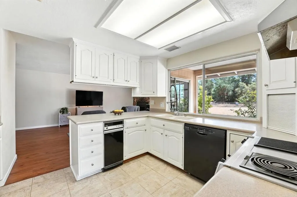 https://cdn.realtyfeed.com/cdn/127/306525498/152da109665a38b2ad8d9c25a83b219c.webp