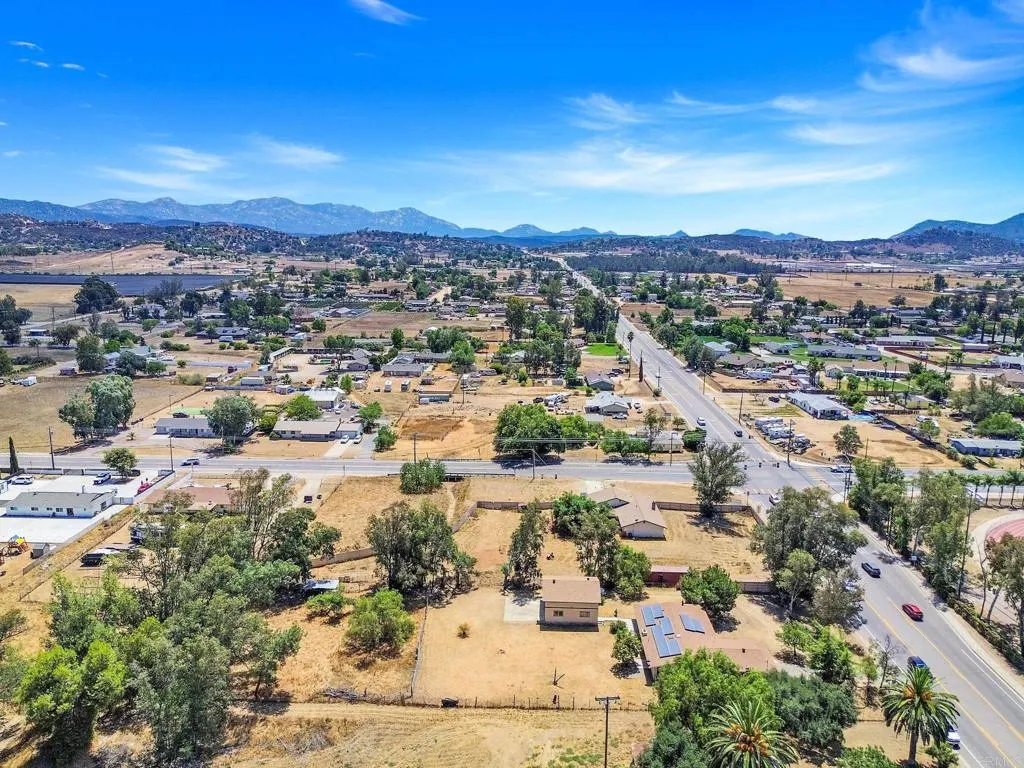 https://cdn.realtyfeed.com/cdn/127/306525498/276b37f32ef982ee91ed46fc038b3639.webp
