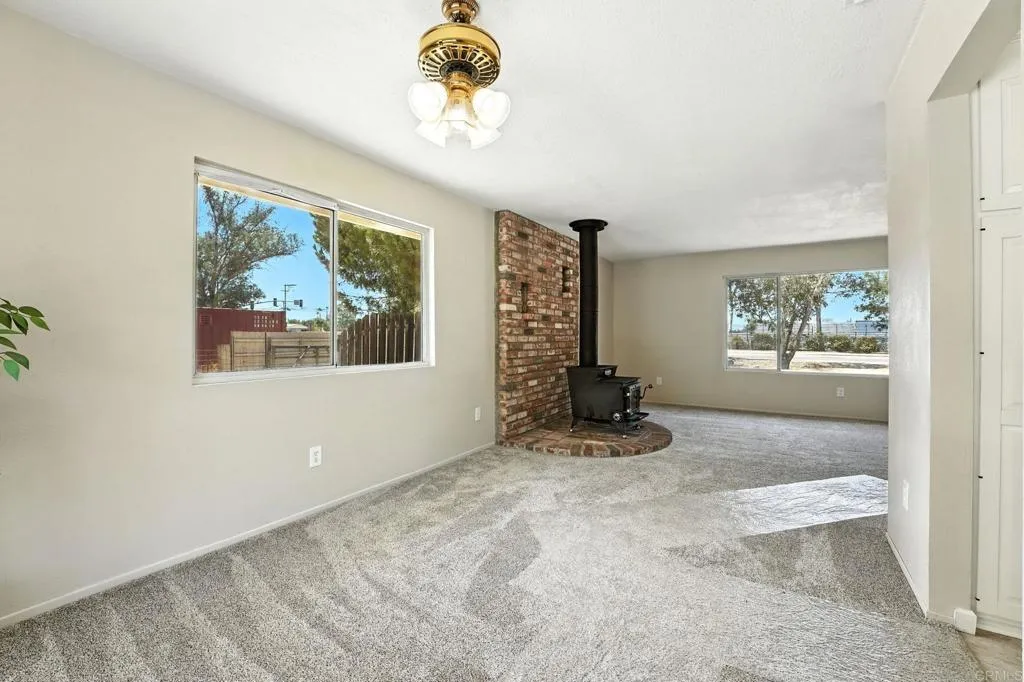 https://cdn.realtyfeed.com/cdn/127/306525498/90f9cb6735f556e2723f32b35b5c6318.webp