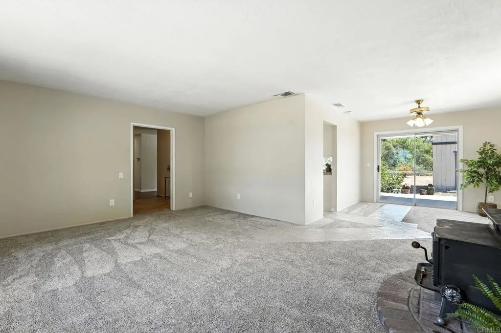 https://cdn.realtyfeed.com/cdn/127/306525498/9e500b05c75893bb64a5efe7d70784ce.webp